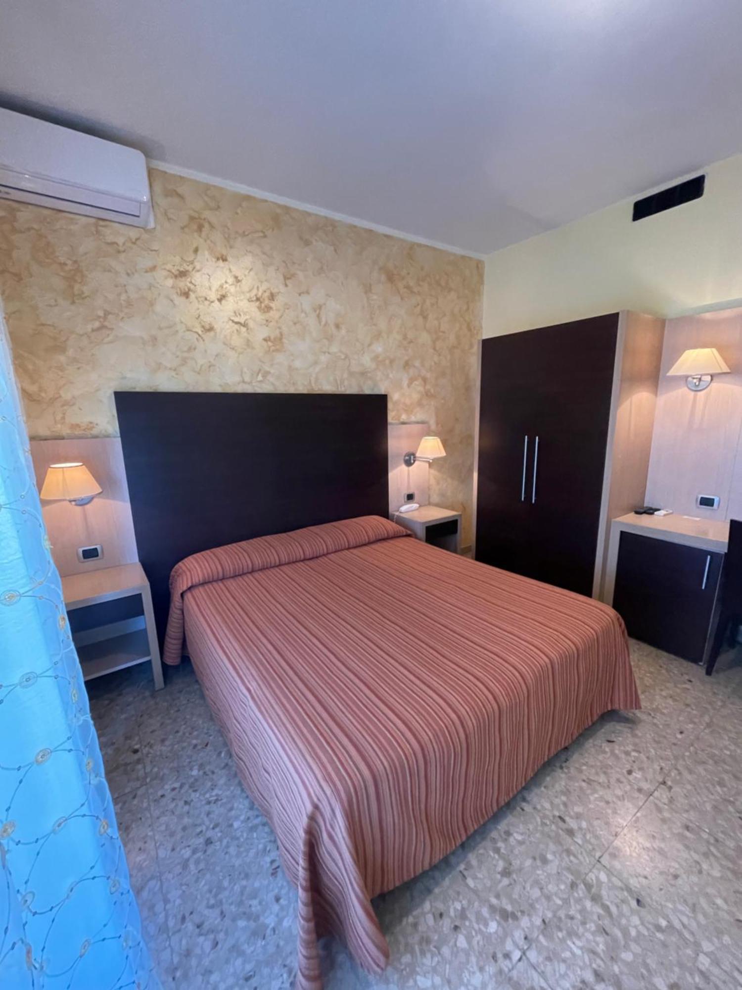 Hotel Promenade 포르토 산텔피디오 외부 사진